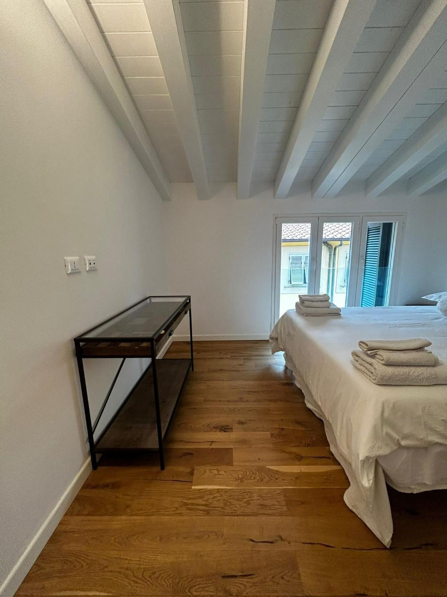 Waterfront Balcony I Grani 5 Resort Grand Suite Livorno Eksteriør billede