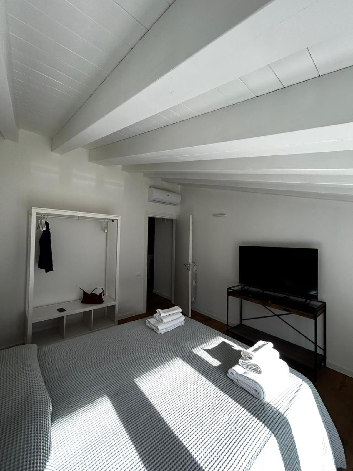Waterfront Balcony I Grani 5 Resort Grand Suite Livorno Eksteriør billede